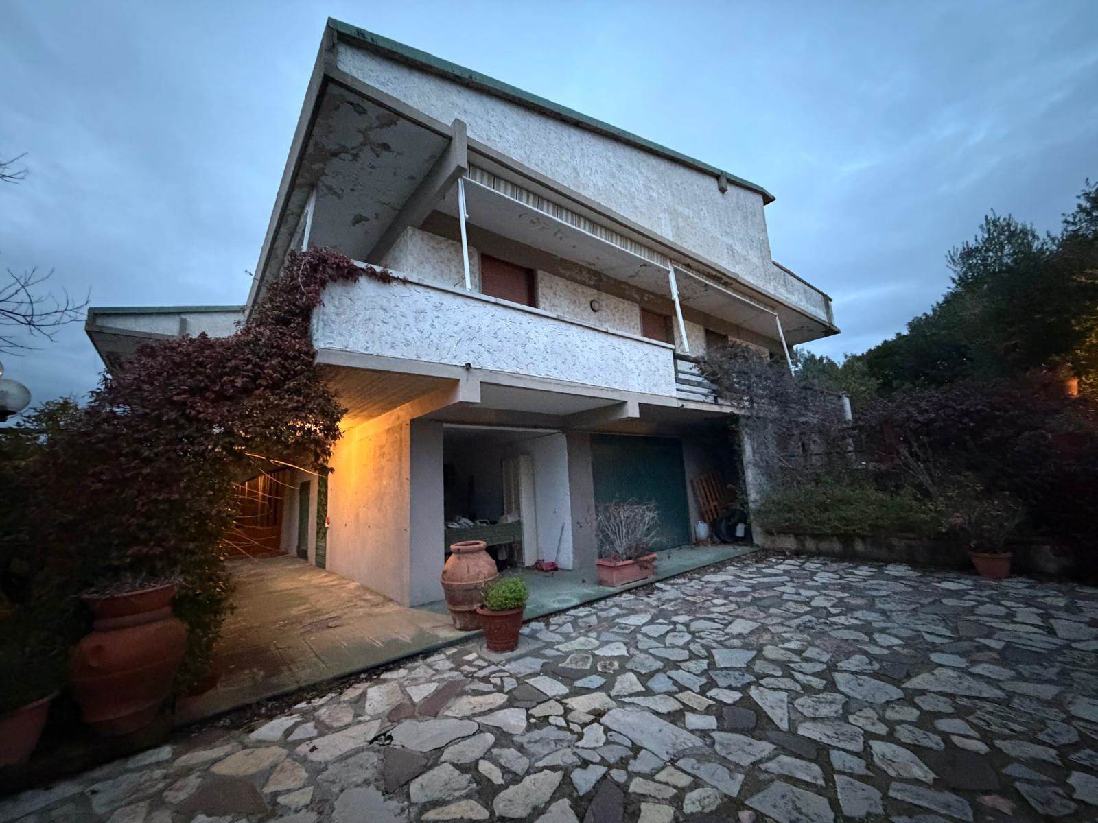 7 Bedrooms - Villa - Tuscany - For Sale - A31...