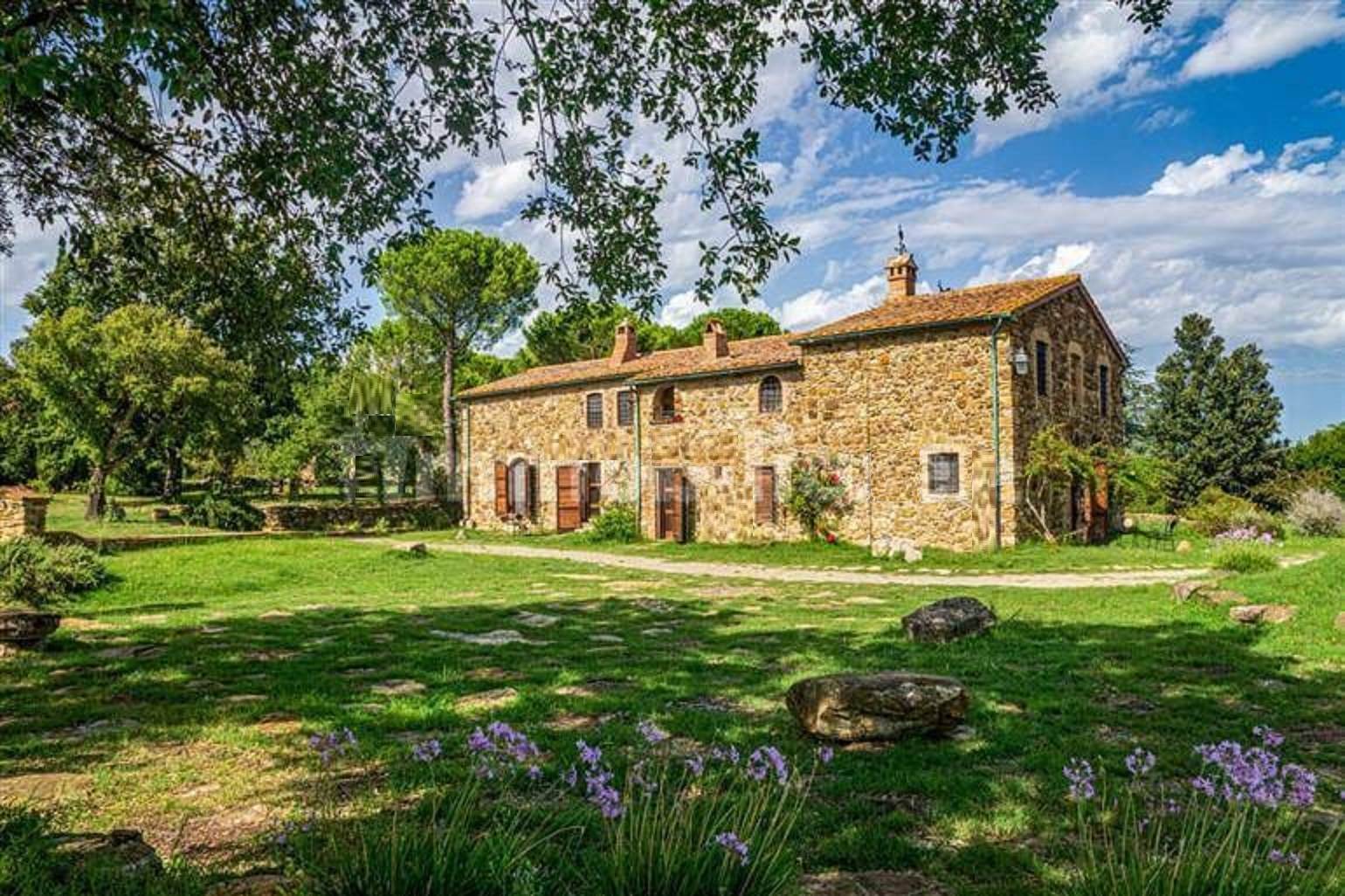 6 Bedrooms - Farmhouse - Tuscany - For Sale -...