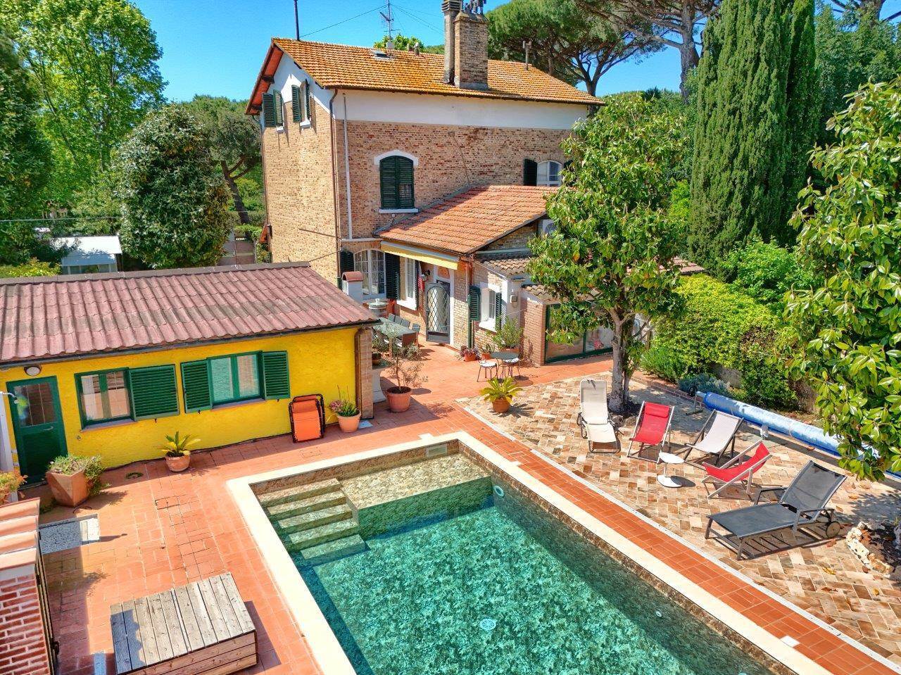 4 Bedrooms - Villa - Tuscany - For Sale - A95...