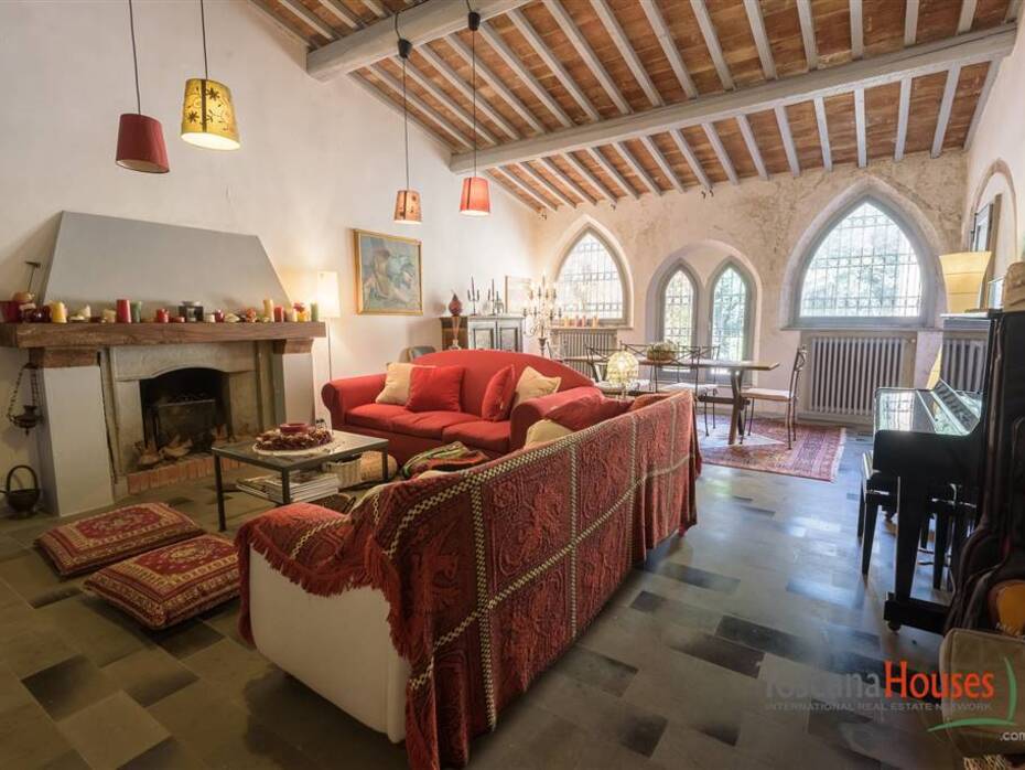 Villa Storica in Vendita a Trequanda - Elegante Dimora Circondata dalla Storia Toscana