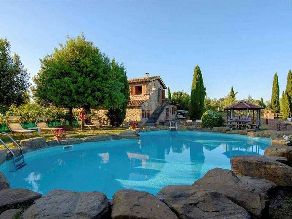 Historic Villa for Sale in Beautiful Tuscany