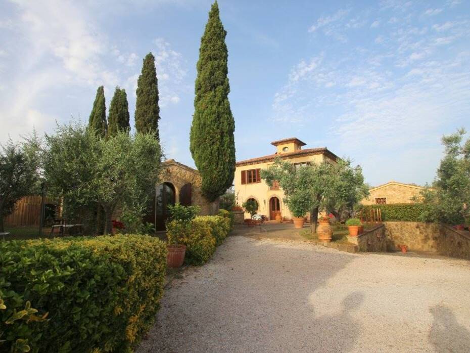 Villa con Piscina in Vendita a Casale Marittimo, Toscana - Lusso e Relax nella Campagna Toscana