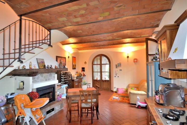 Rural farmhouse for sale in Castiglione d'Orcia (Siena)
