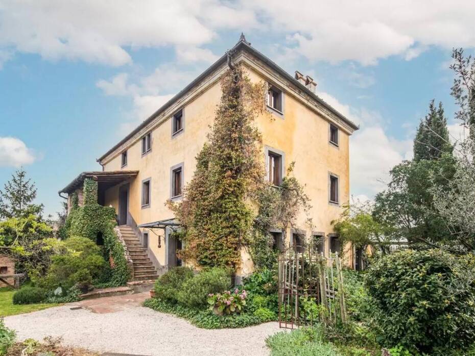 Villa di Lusso con Struttura Ricettiva in Vendita a Montepulciano