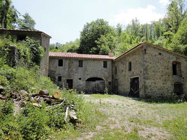 Affascinante Opportunità di Ristrutturazione: Casale in Vendita a Castiglione d'Orcia, Toscana