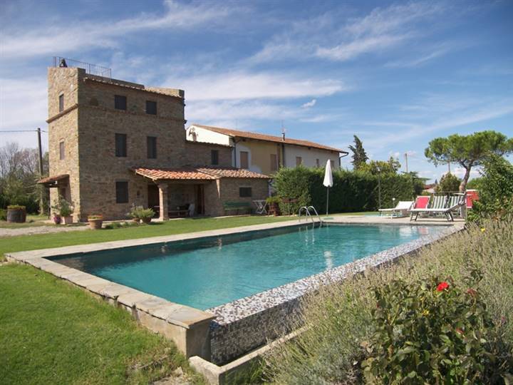Farmhouse with Panoramic View for sale in Cortona