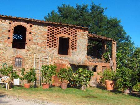 Rustic Farmhouse for Sale in Capannori with Panoramic View