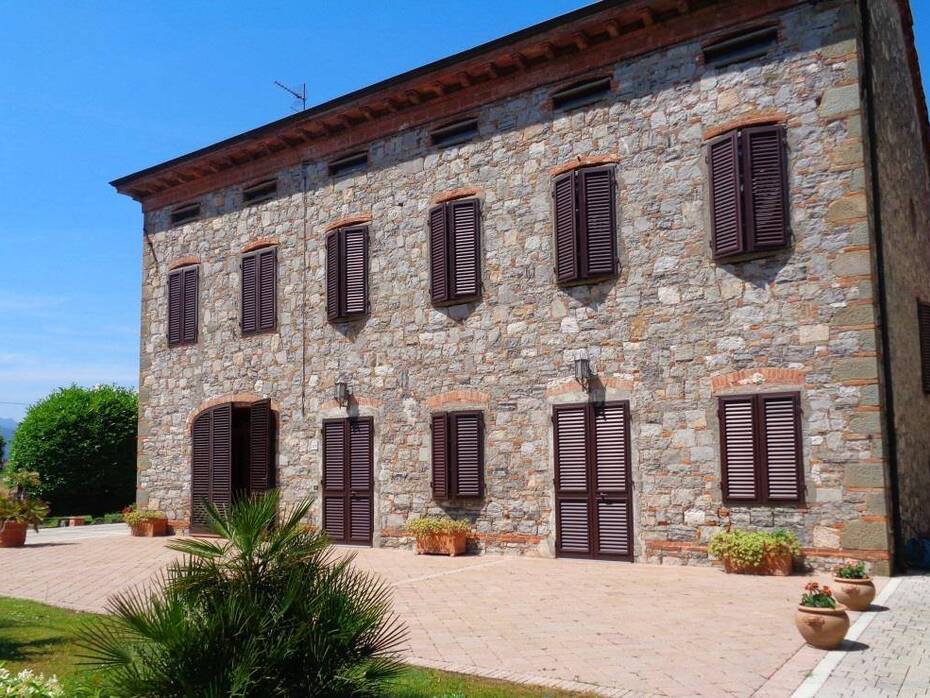 Charming Farmhouse for Sale in Lammari, Tuscany - Potential B&B with Garden and Garage