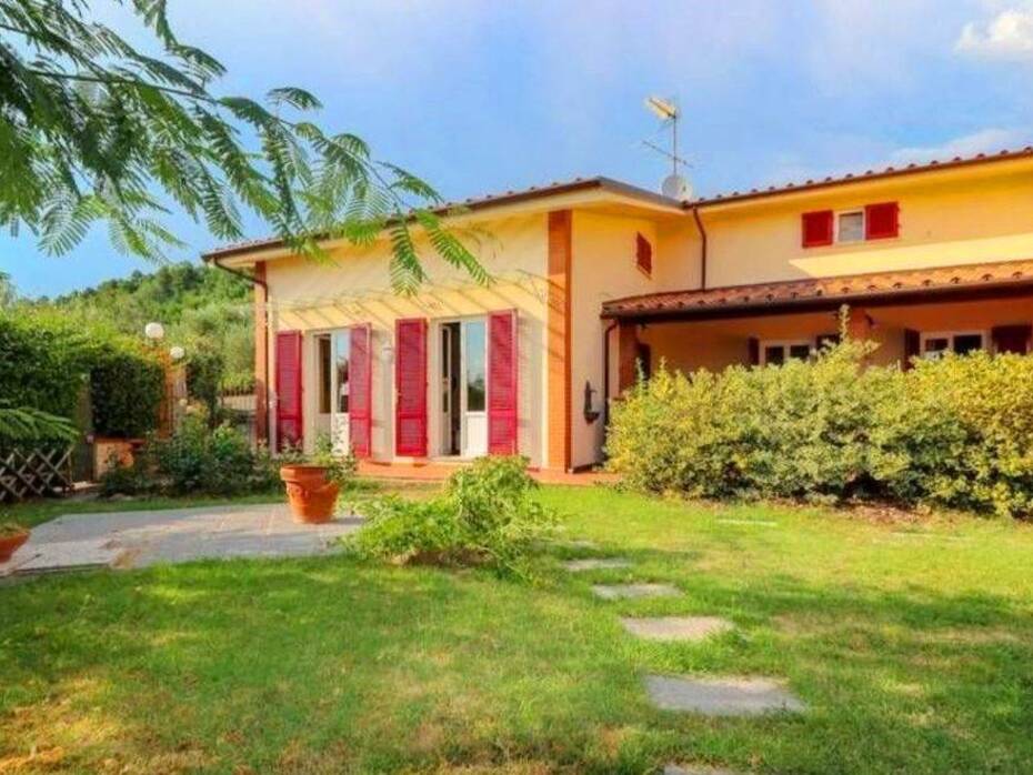 Villa for Sale in Marliana: Spacious Panoramic Residence