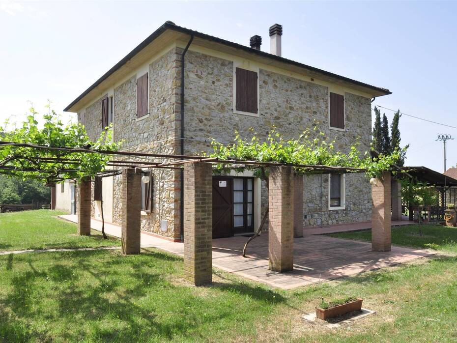 Casale Ristrutturato con Esterni in Pietra in Vendita a Monteverdi Marittimo, Toscana - Perfetto Rifugio nella Natura