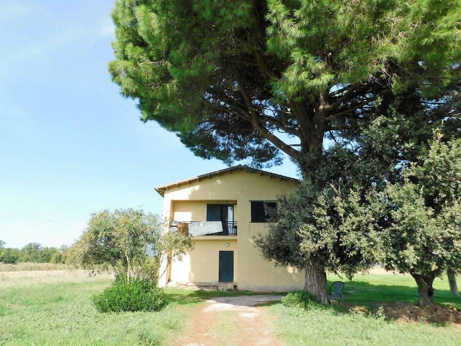 Casale con Terreno in Vendita a Grosseto, Toscana - Ideale per Investimenti Immobiliari