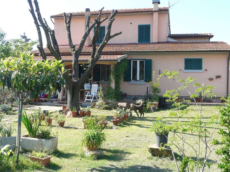 In Vendita: Incantevole Casale con Terreno in Toscana, vicino al Mare di Follonica