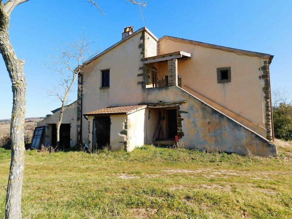 Incantevole Casale da Ristrutturare in Toscana - In Vendita