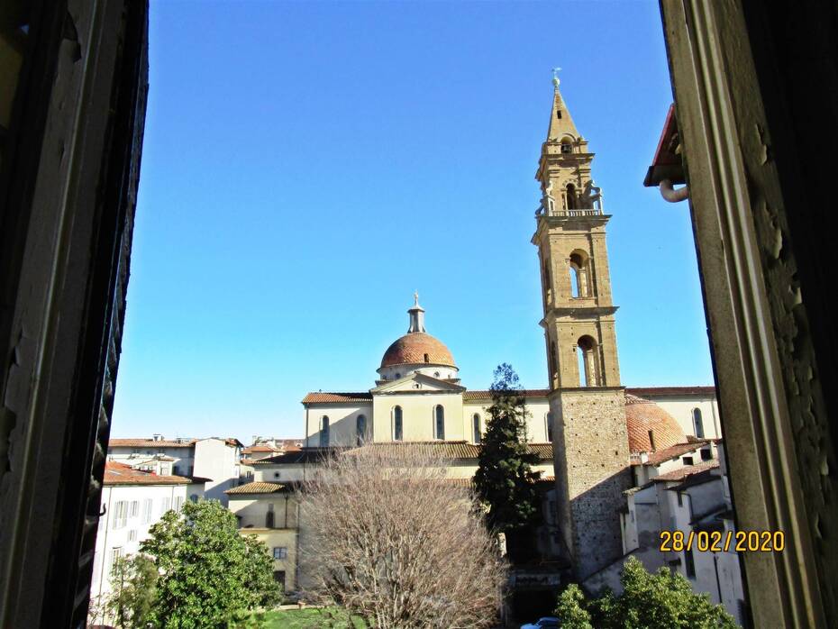 In Vendita: Luminoso Appartamento a Firenze con Vista sulla Basilica di Santo Spirito